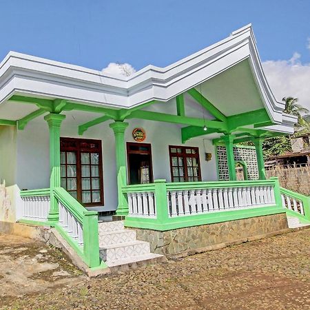 Отель Spot On 91214 Desa Wisata Pandean Trenggalek Экстерьер фото