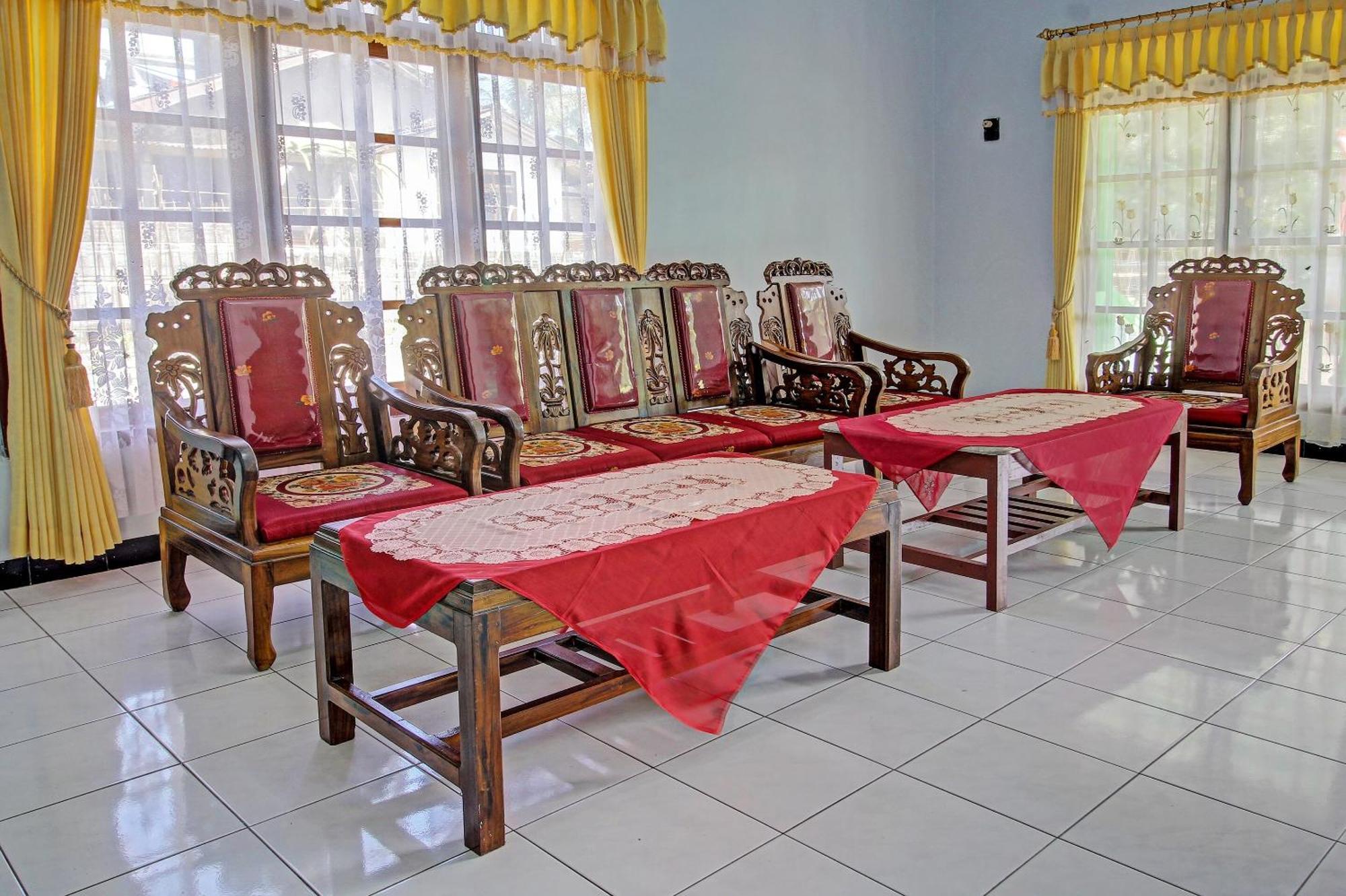 Отель Spot On 91214 Desa Wisata Pandean Trenggalek Экстерьер фото