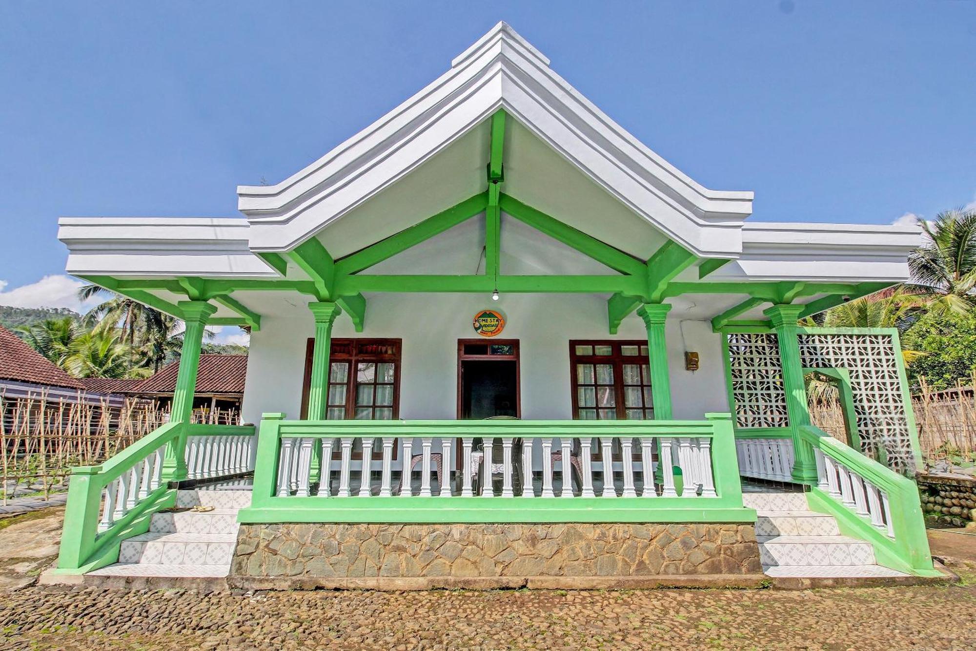 Отель Spot On 91214 Desa Wisata Pandean Trenggalek Экстерьер фото